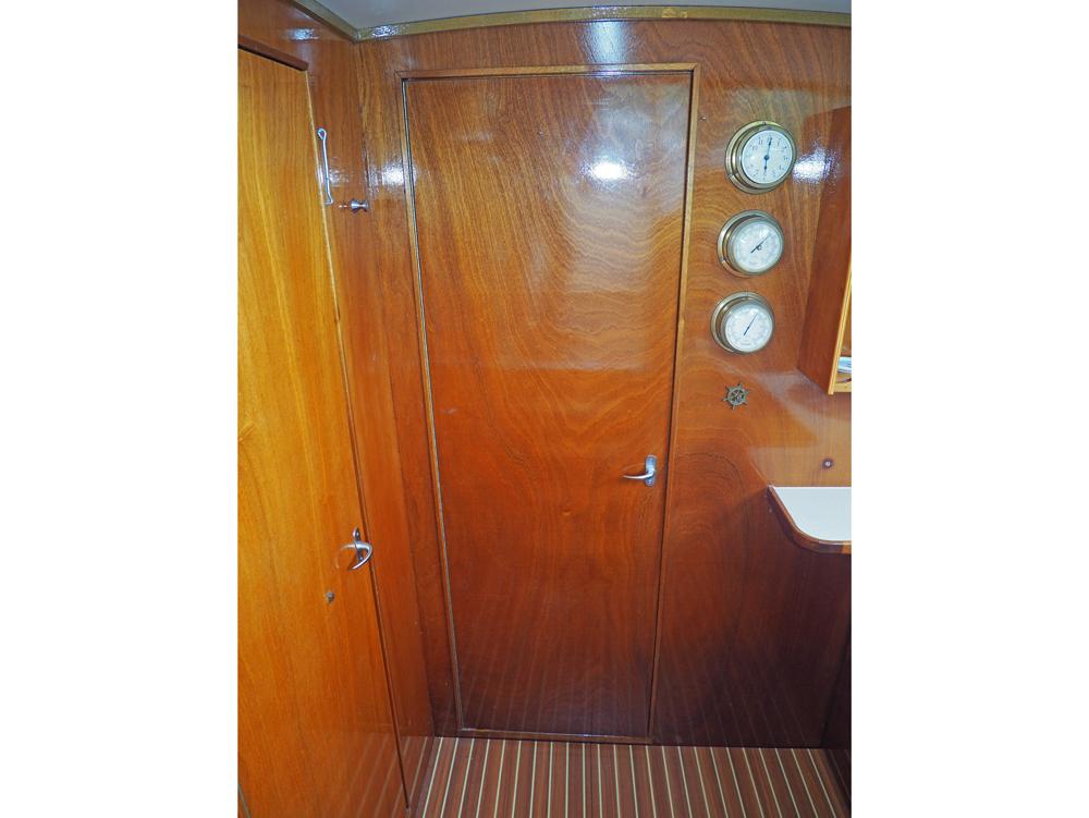 Salon, Accommodatie